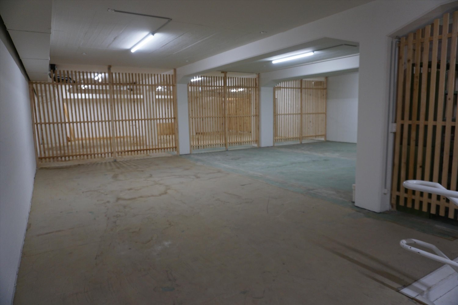 92m² storage room