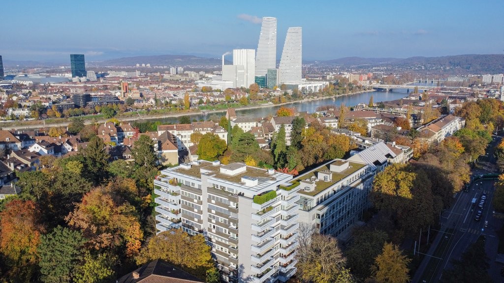 418m² office