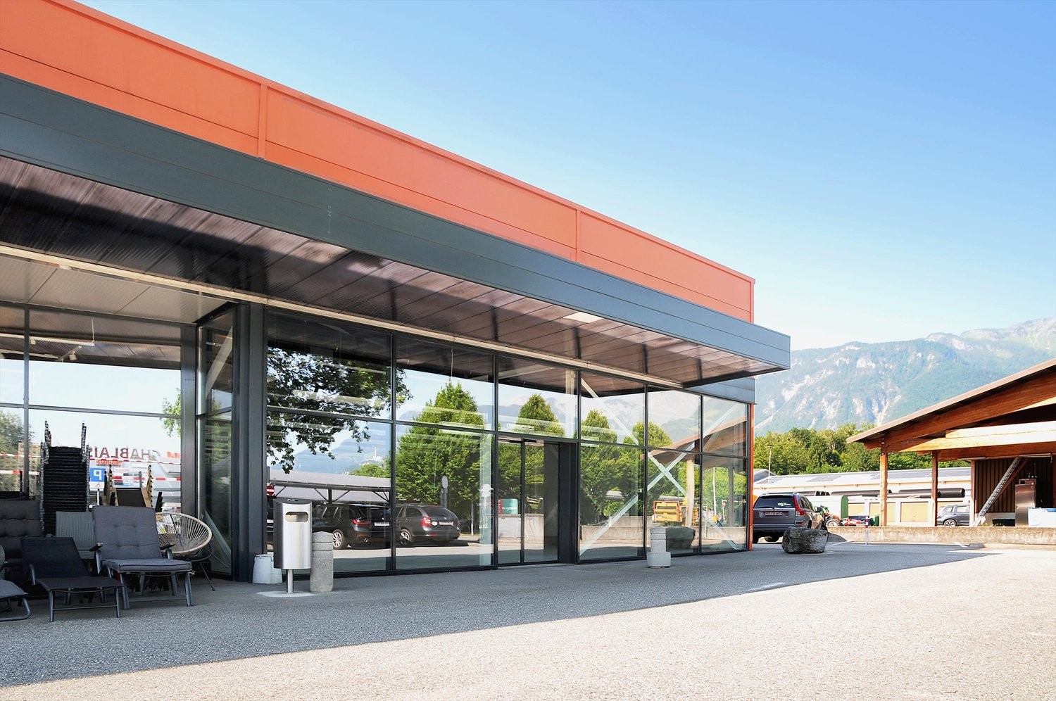 743m² Laden