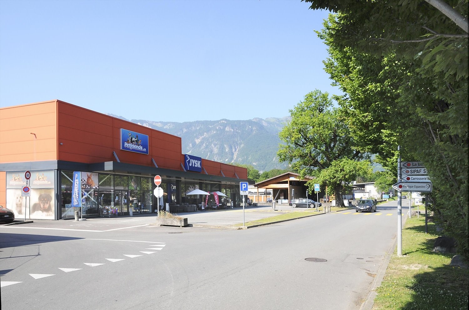 743m² Laden