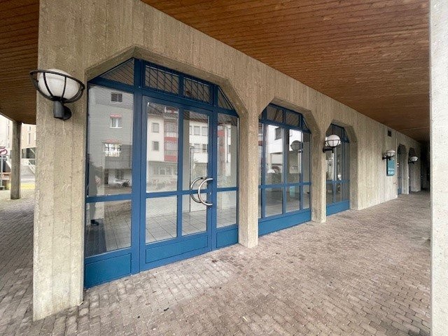 52m² shop