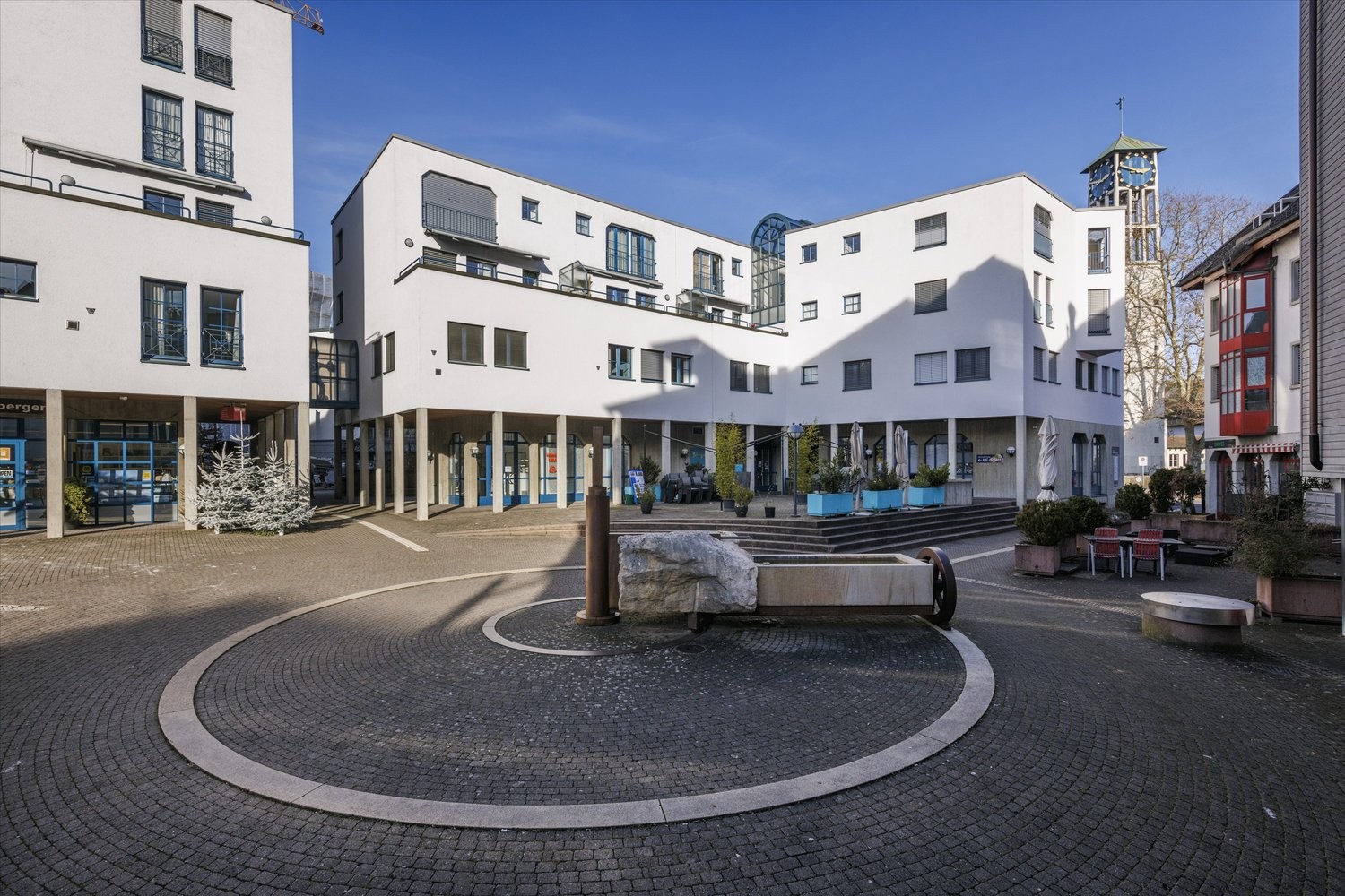 52m² shop