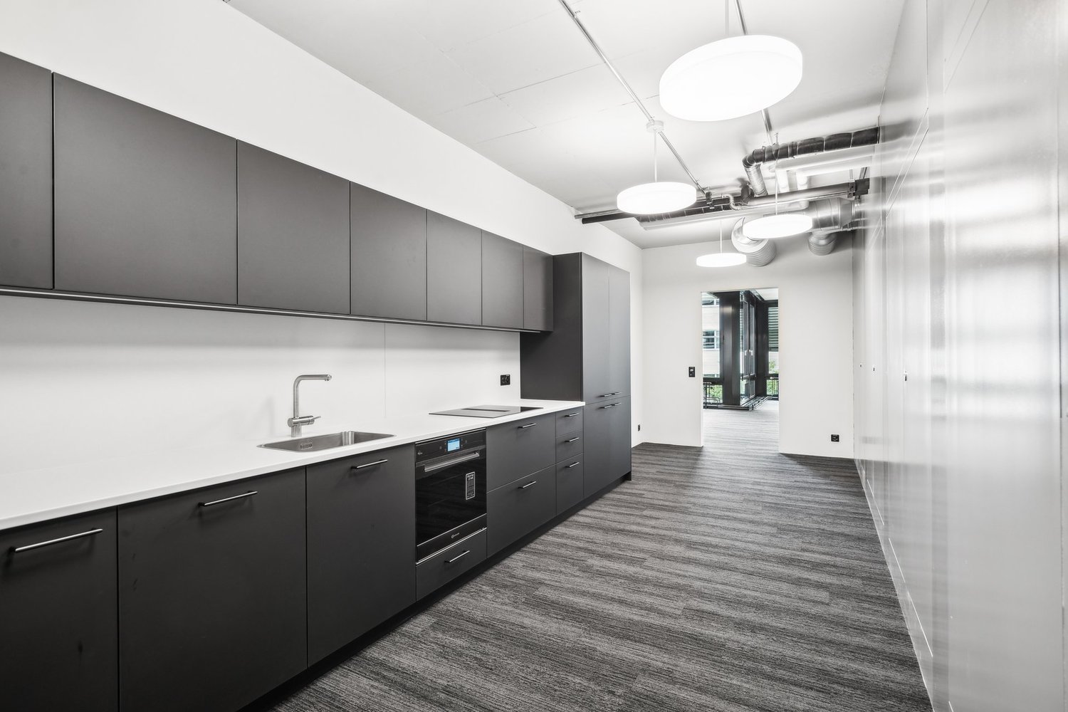880m² office