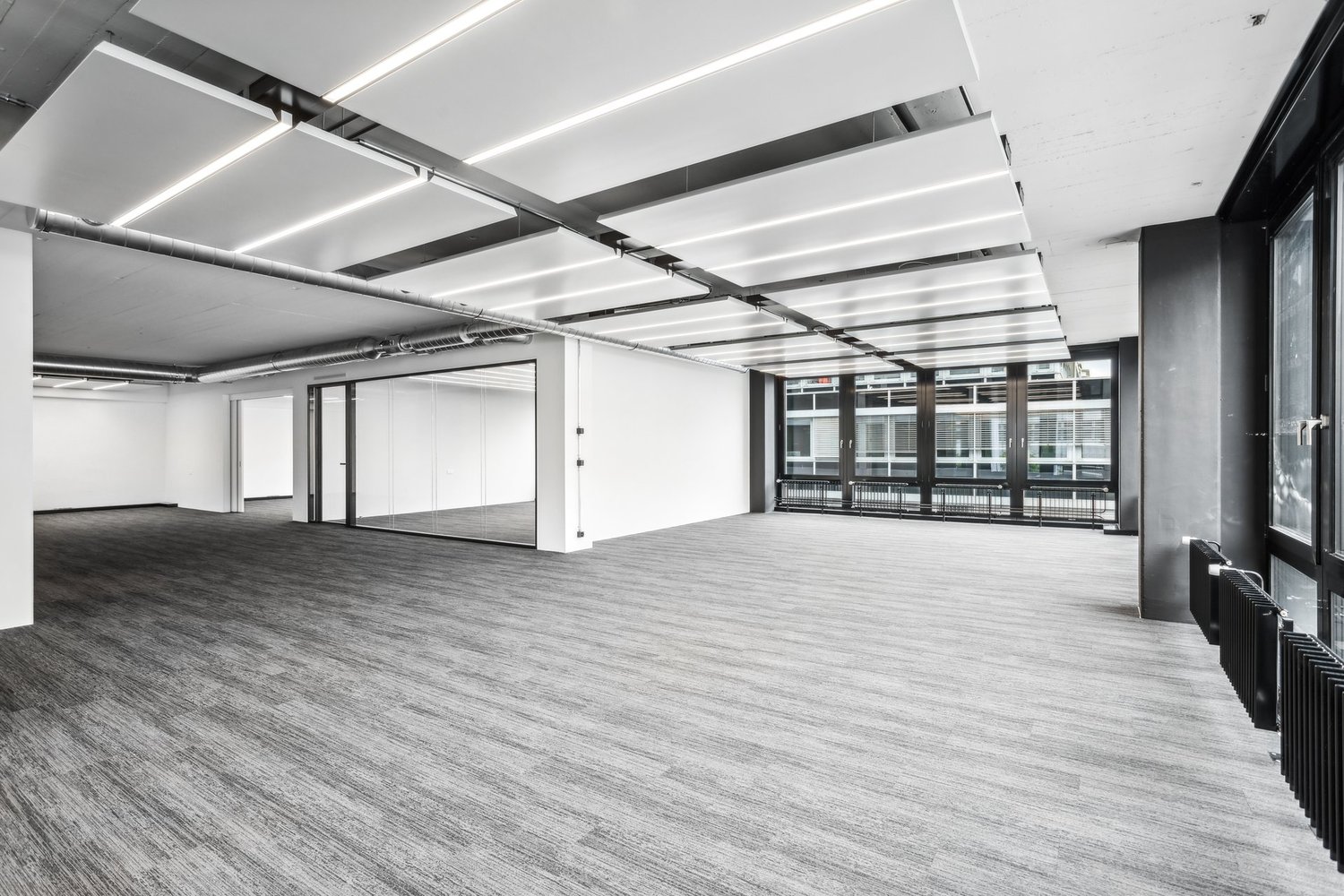 880m² office