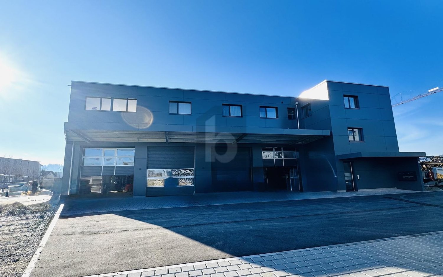 82m² office