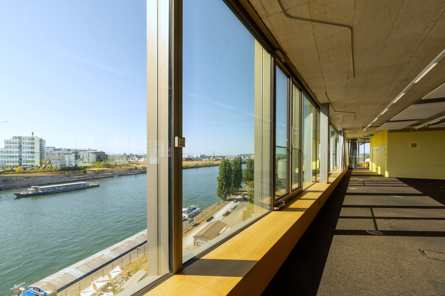 4000m² office