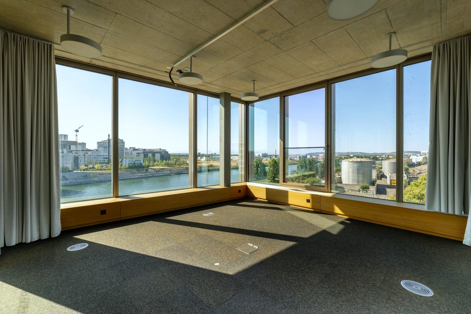 4000m² office