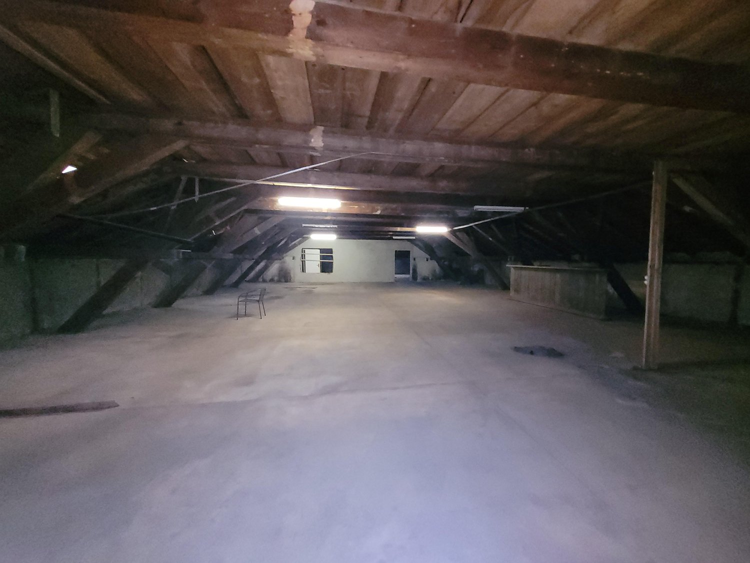 964m² storage room