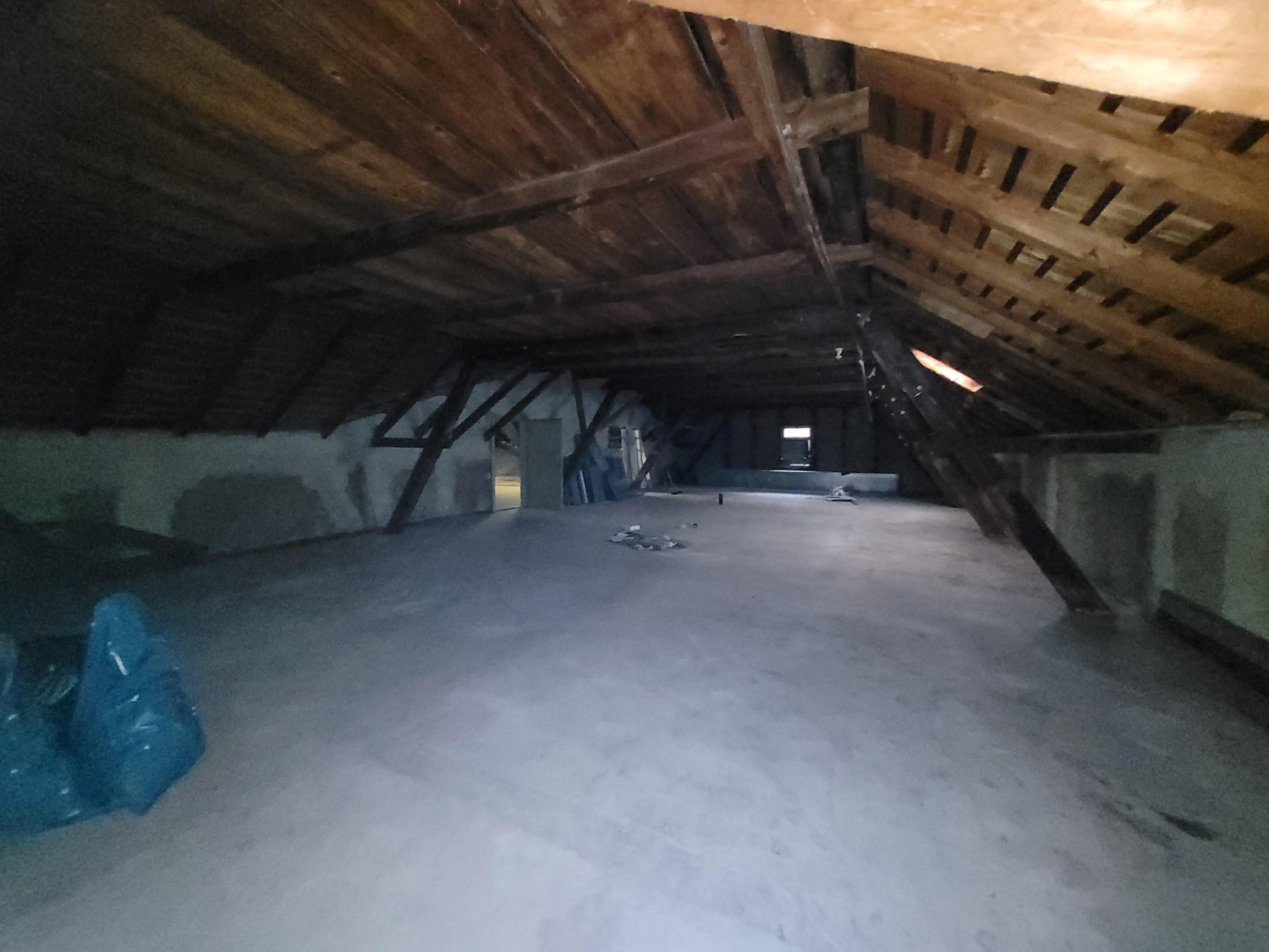 964m² storage room