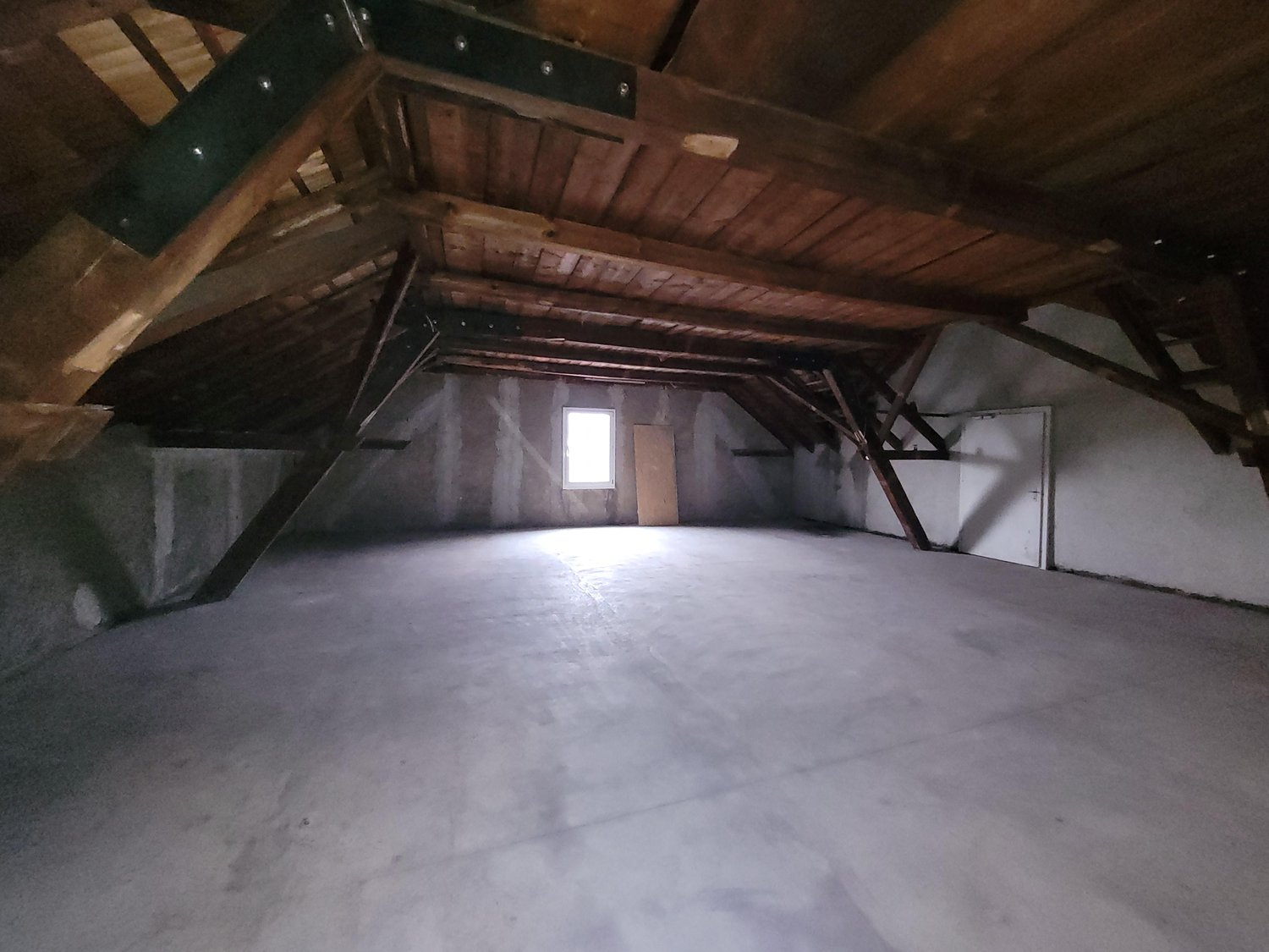 964m² storage room