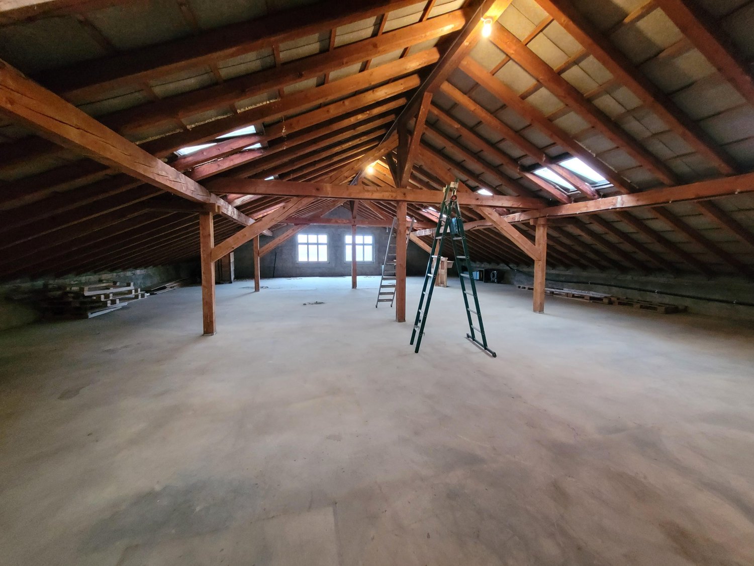 964m² storage room