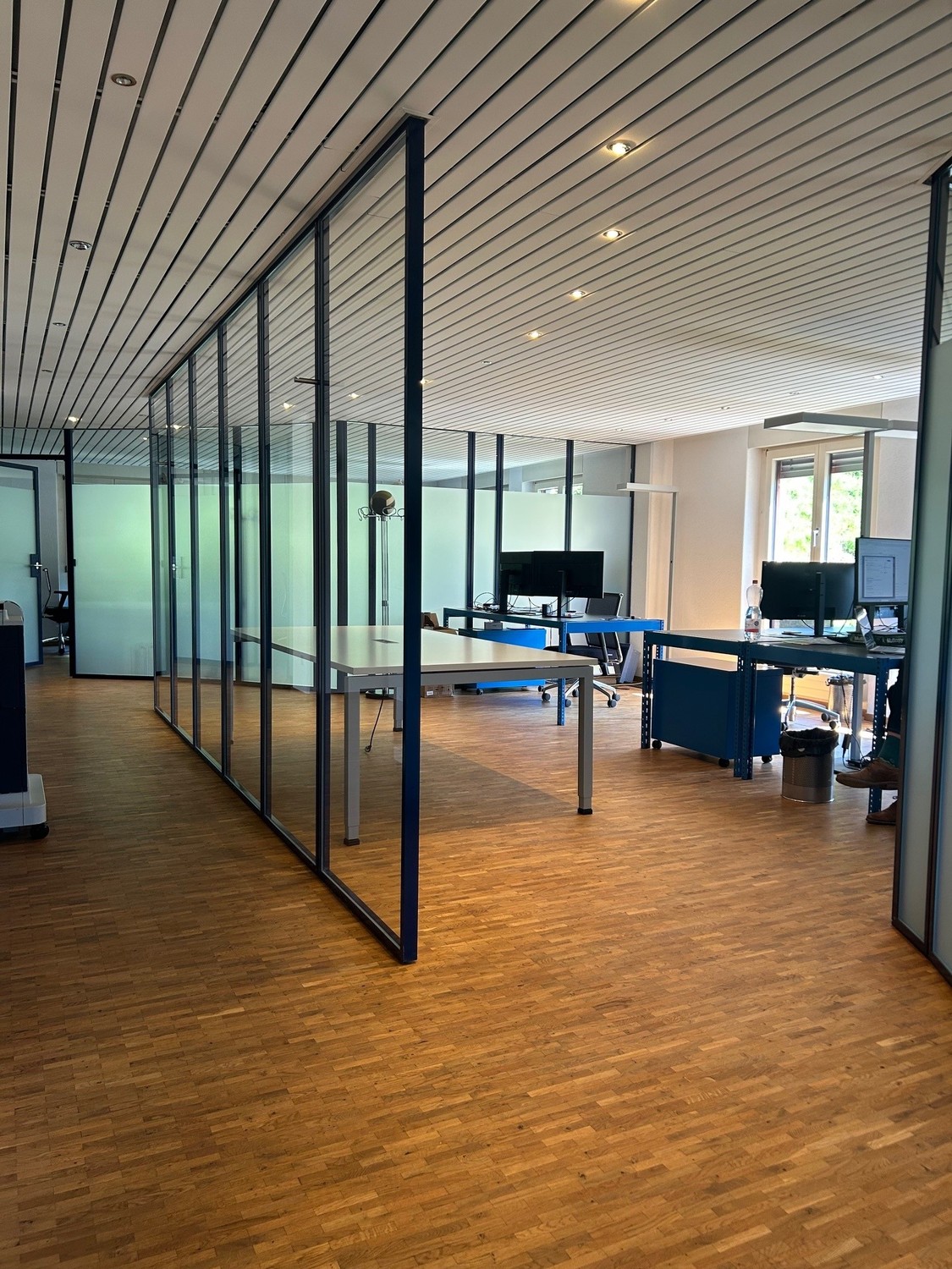 355-355m² office