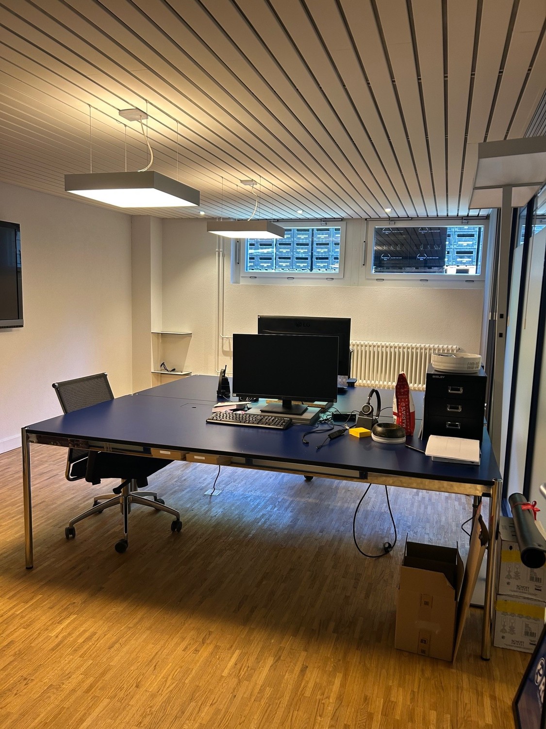 355-355m² office
