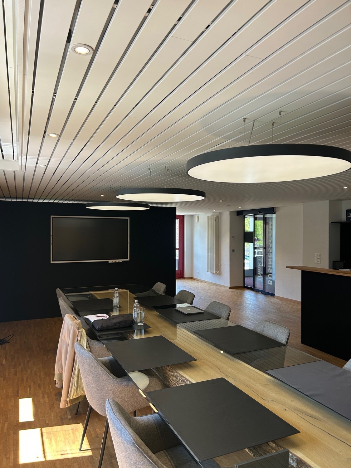 355-355m² office