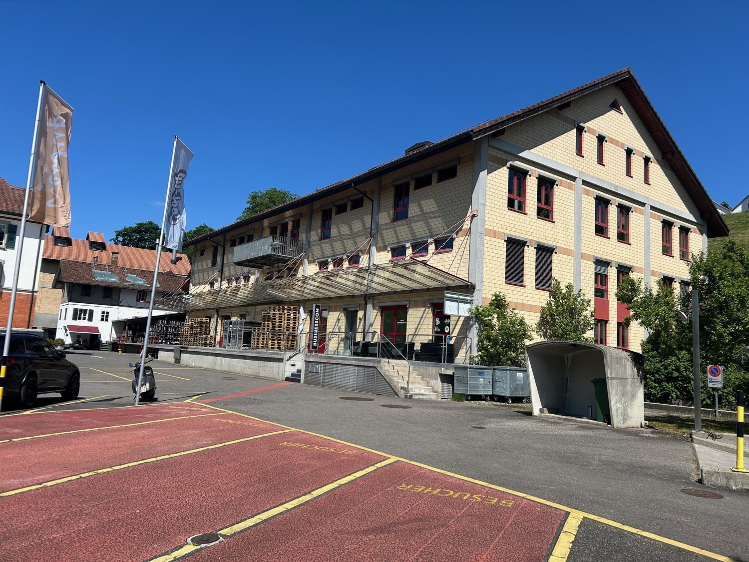355-355m² office