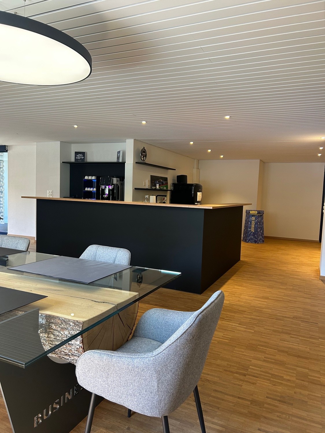 355-355m² office