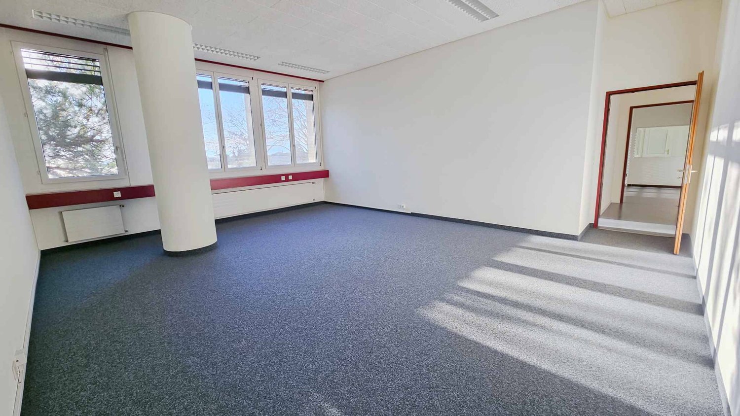 153m² Büro, Foto 1 von 6
