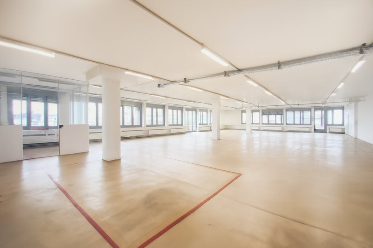 832m² commercial