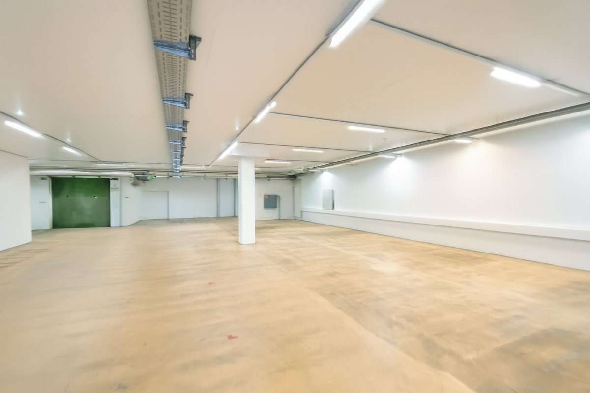 832m² commercial