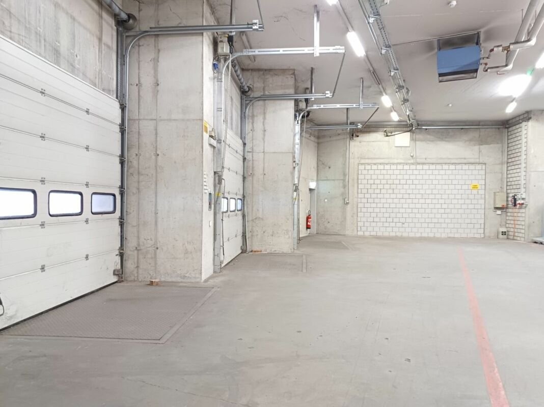 832m² commercial