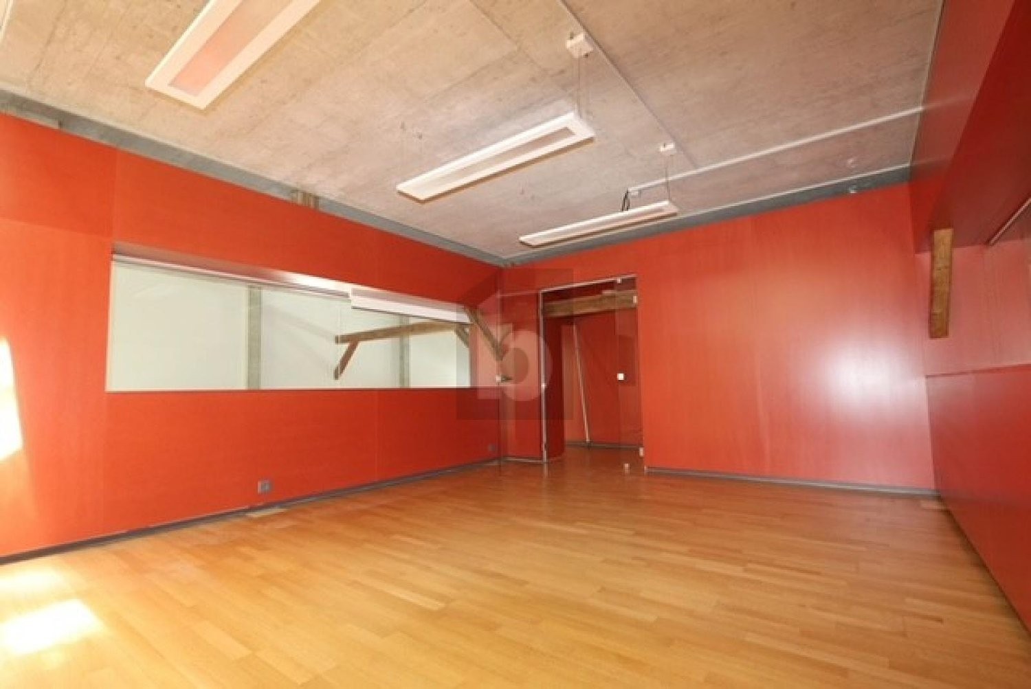 164m² office