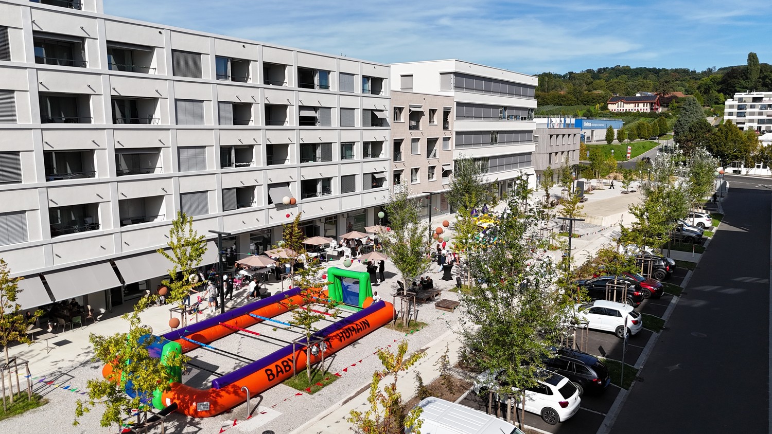 187m² Büro

Das Gebäude befindet sich neben dem Industriegebiet von Crissier und beherbergt mehrere grosse, in der Region bekannte Marken wie SABAG und TekCuisine.

Im 2. und obersten Stockwerk vermieten wir das Büro Nr. 3 **von ca. 187m2** im ROHBAU-Zustand.

Miete:
Rohbauflächen: CHF 180/m2/Jahr

