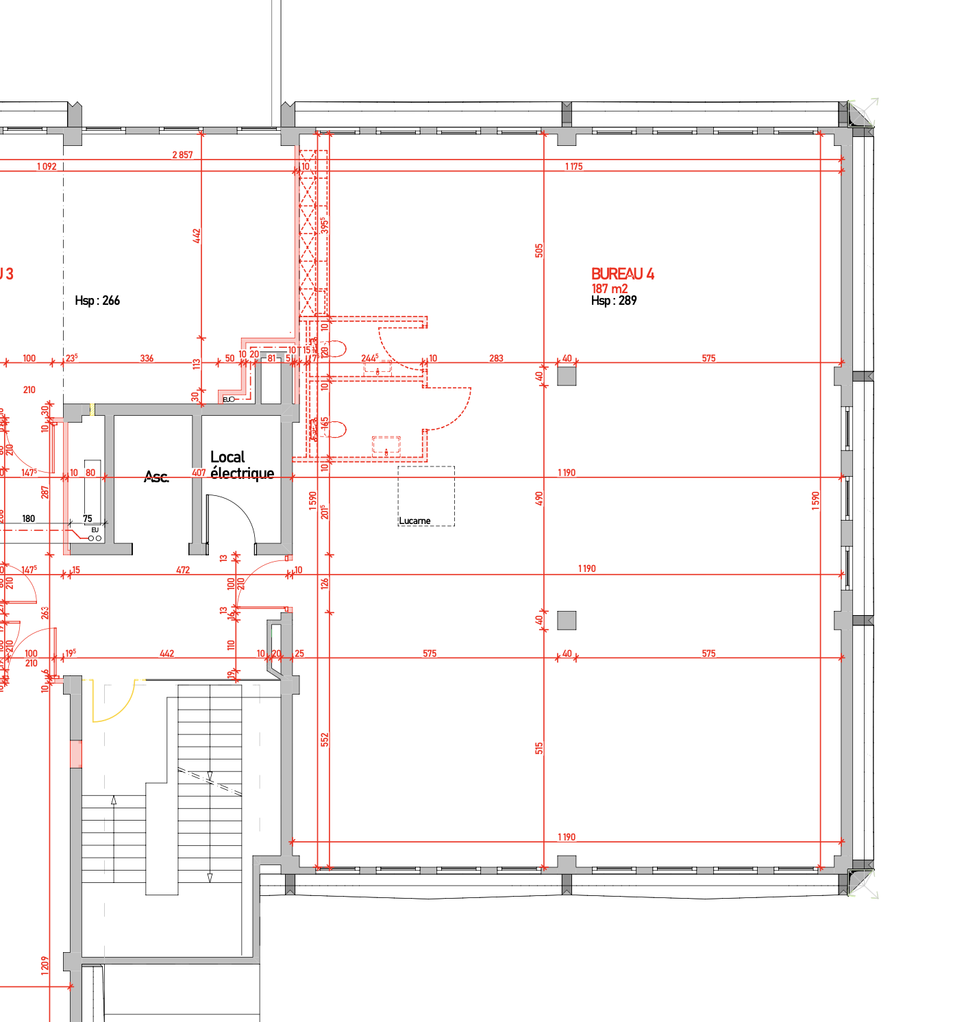 187m² Büro

Das Gebäude befindet sich neben dem Industriegebiet von Crissier und beherbergt mehrere grosse, in der Region bekannte Marken wie SABAG und TekCuisine.

Im 2. und obersten Stockwerk vermieten wir das Büro Nr. 3 **von ca. 187m2** im ROHBAU-Zustand.

Miete:
Rohbauflächen: CHF 180/m2/Jahr

