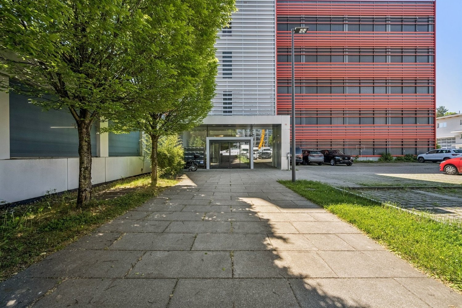 338m² office