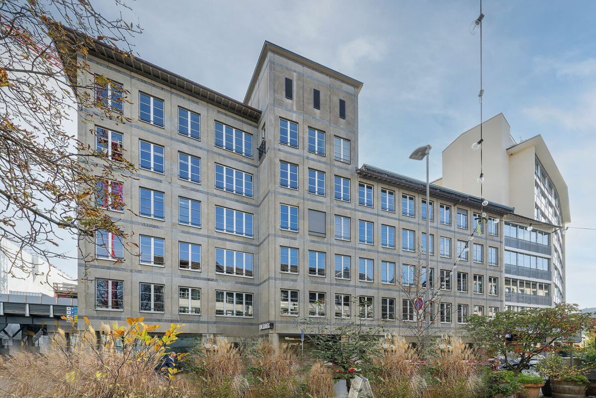 2390m² office