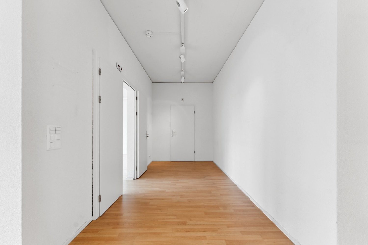 182m² office