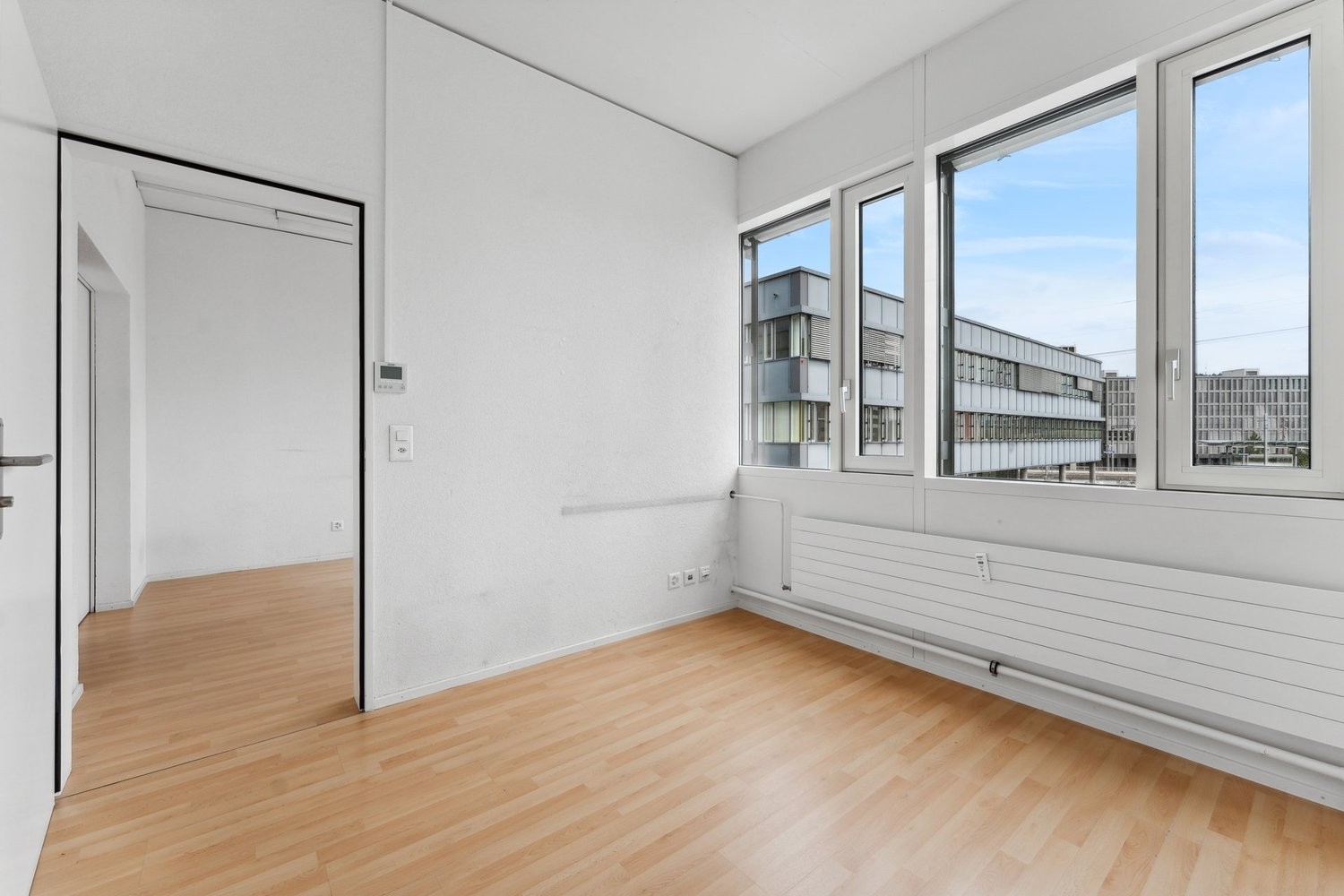 182m² office