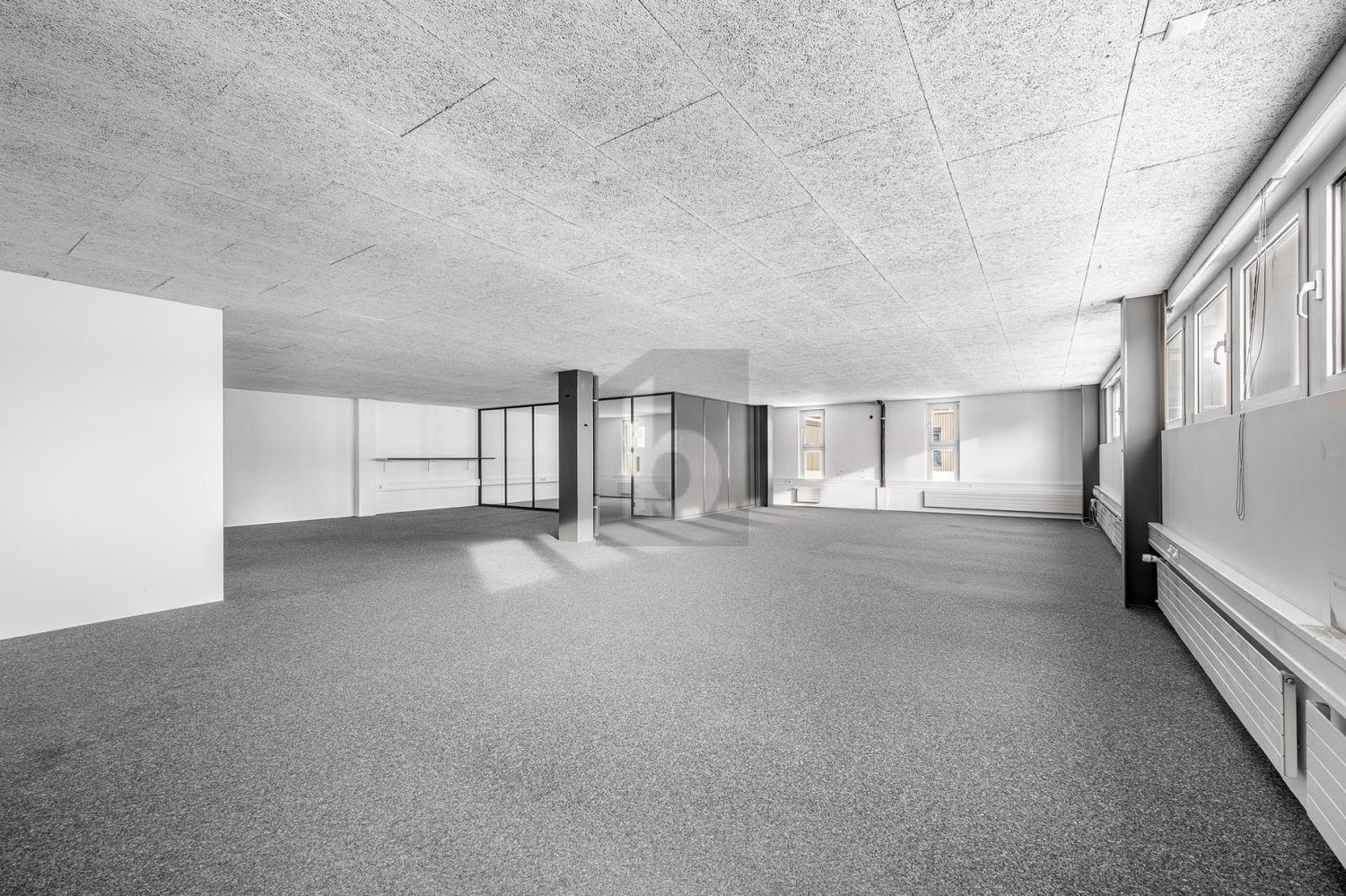 300m² office