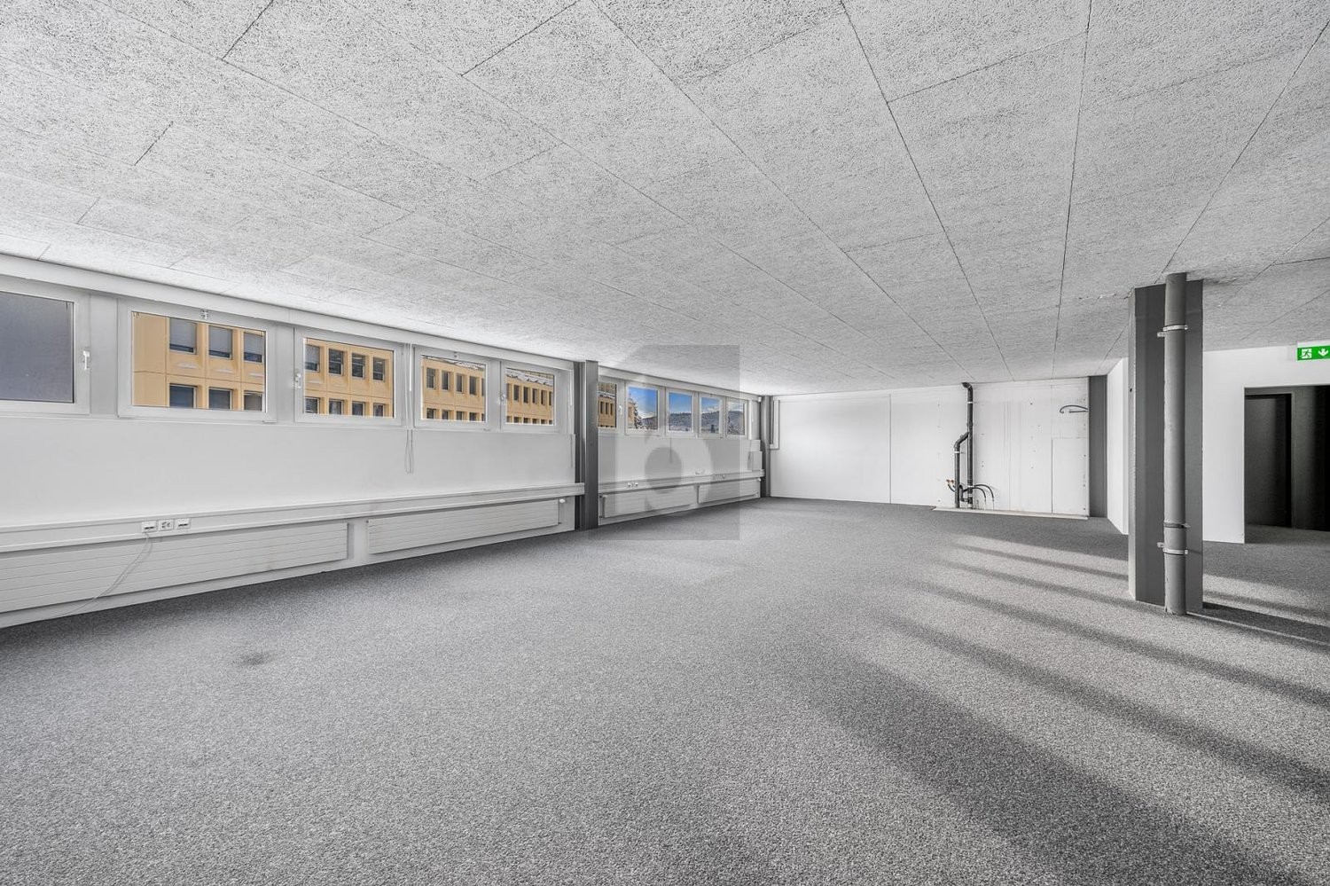 300m² office