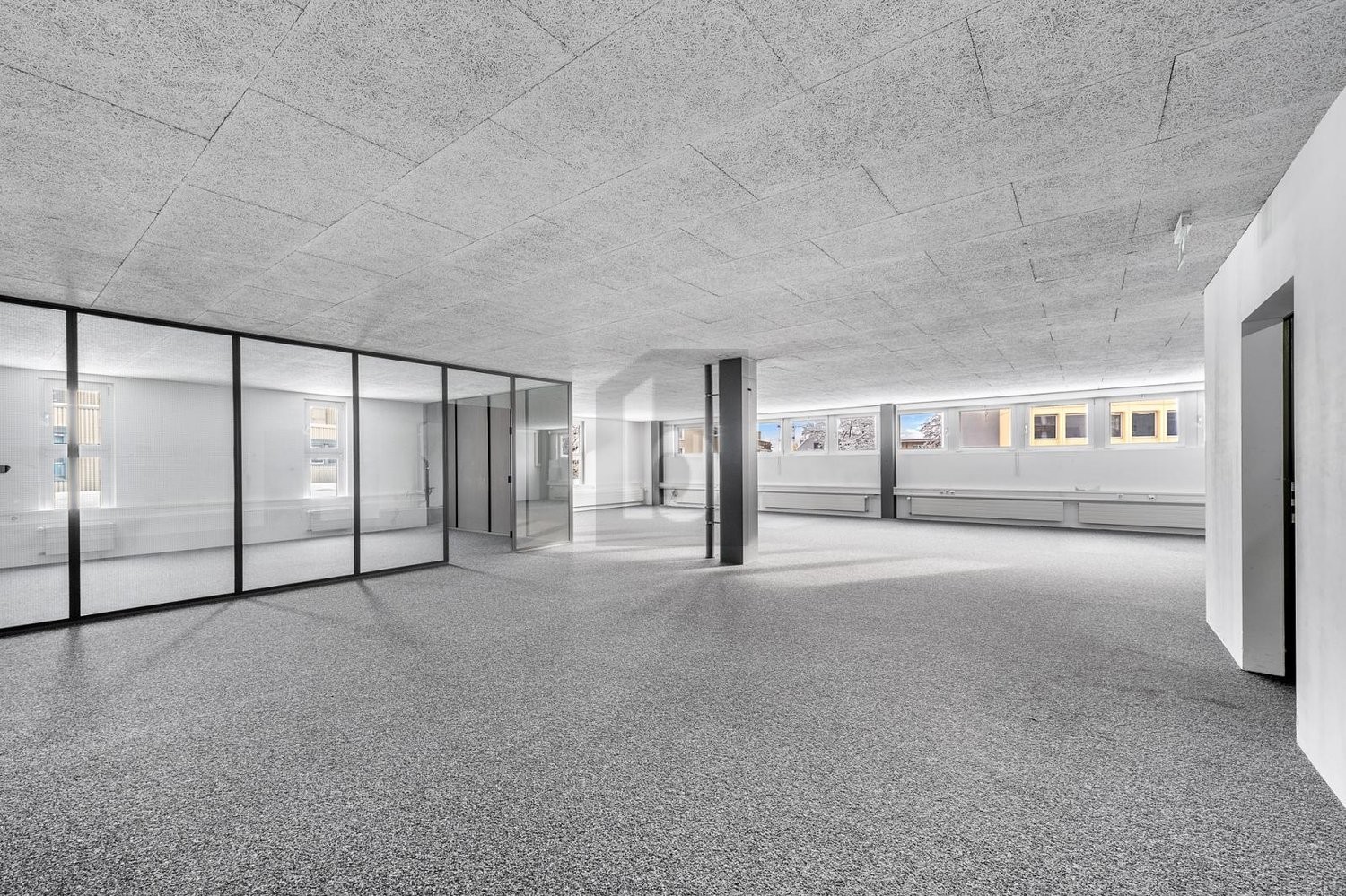 300m² office