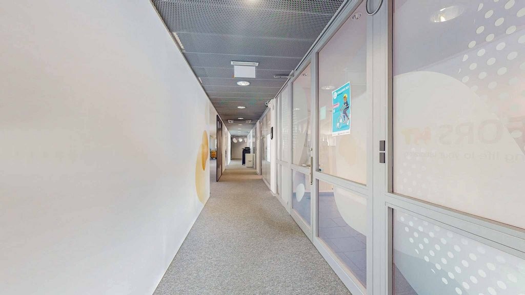 870m² office