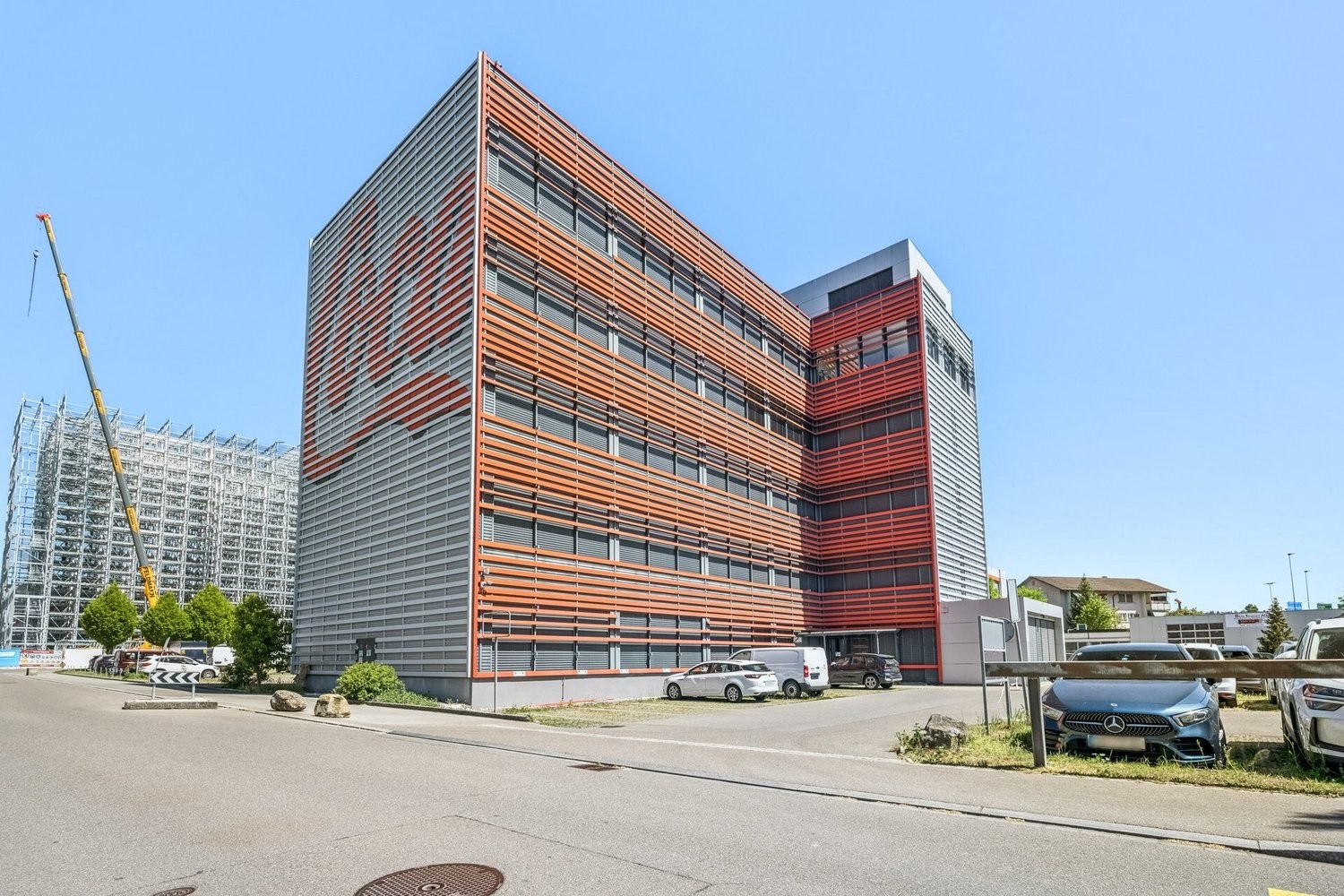 235m² office
