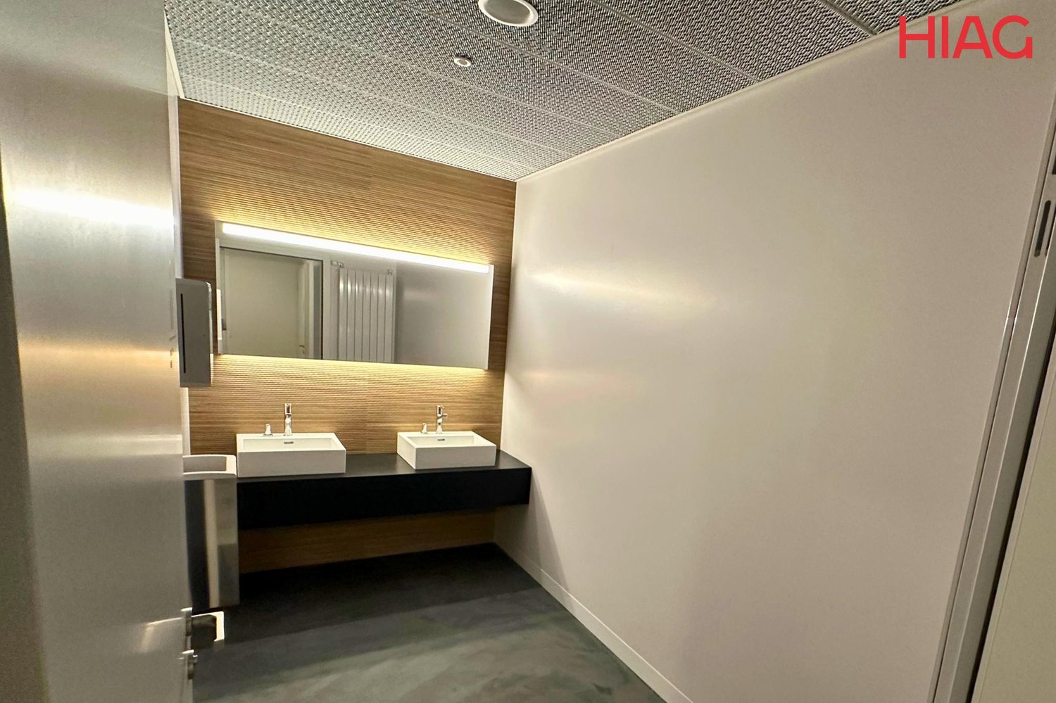 230m² office