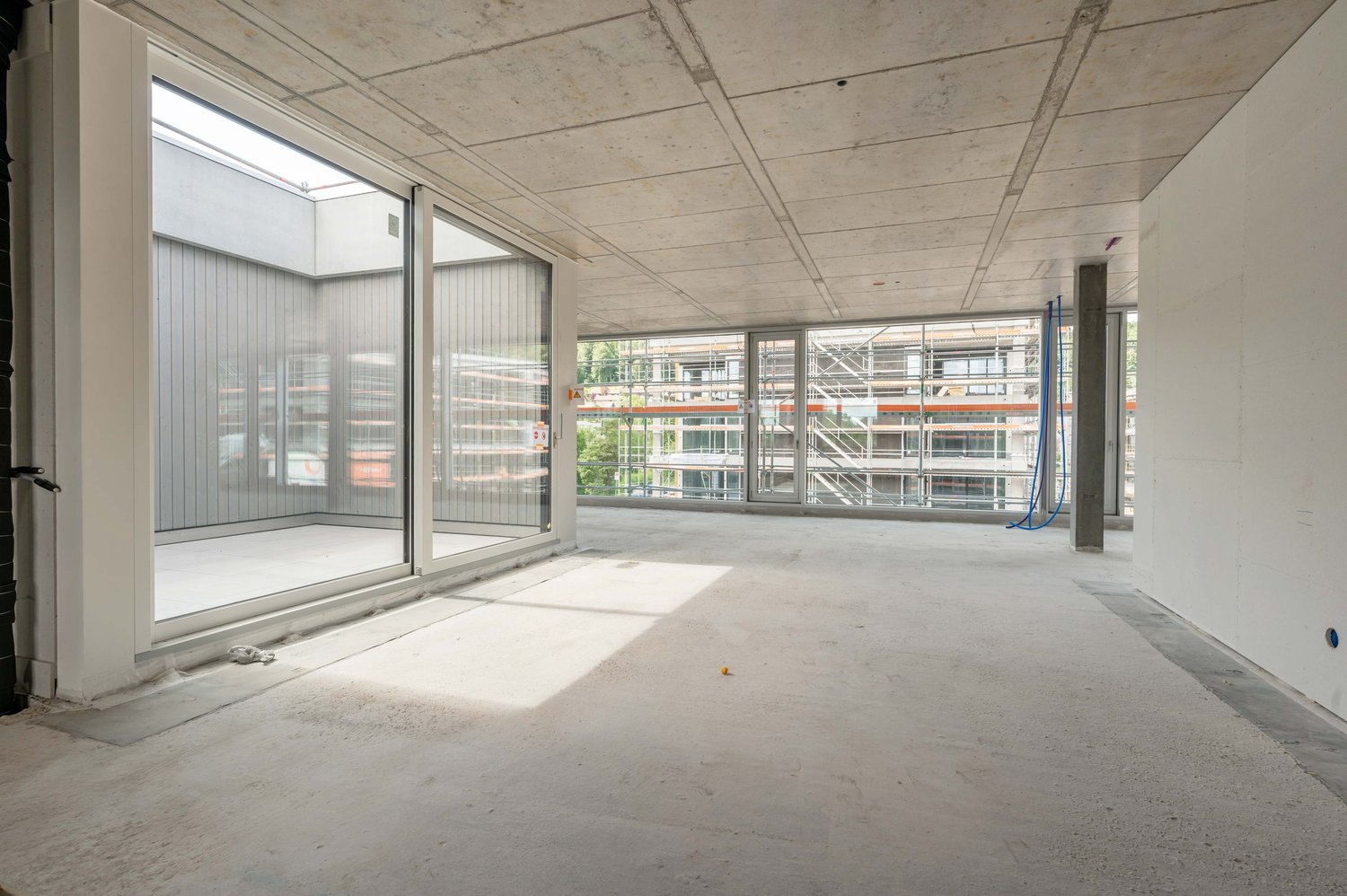 371m² office