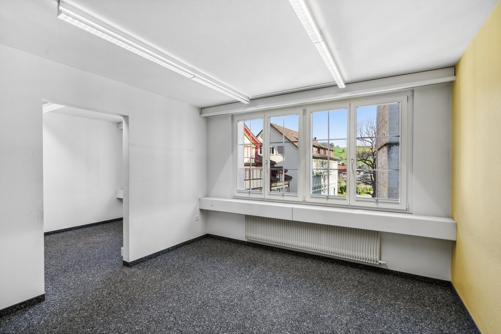 111m² office