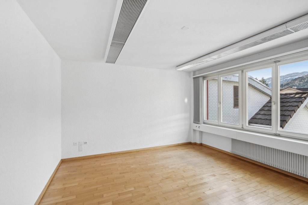 111m² office