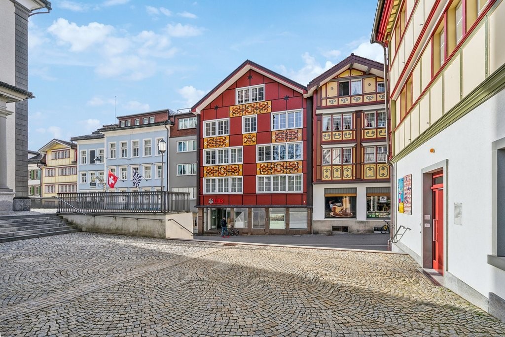 111m² office