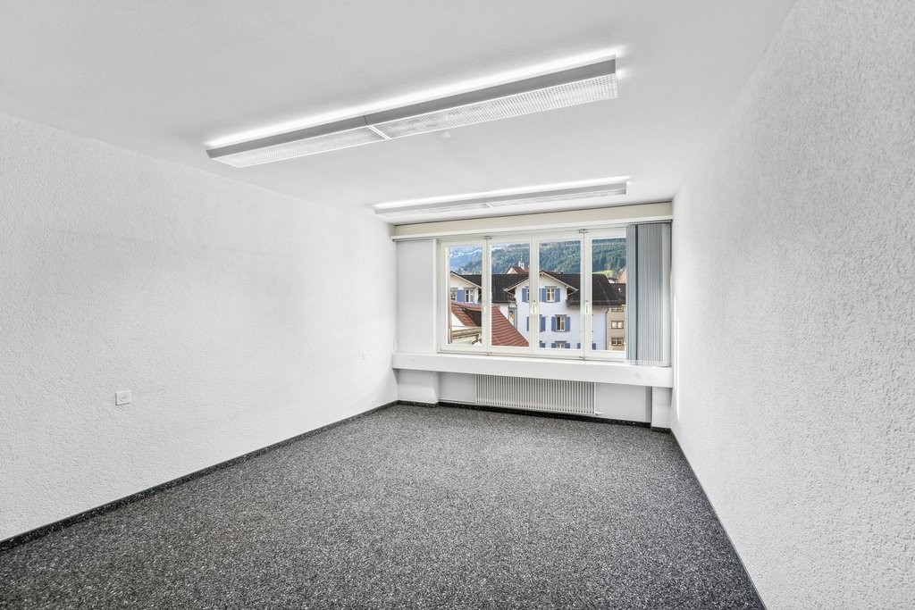 111m² office