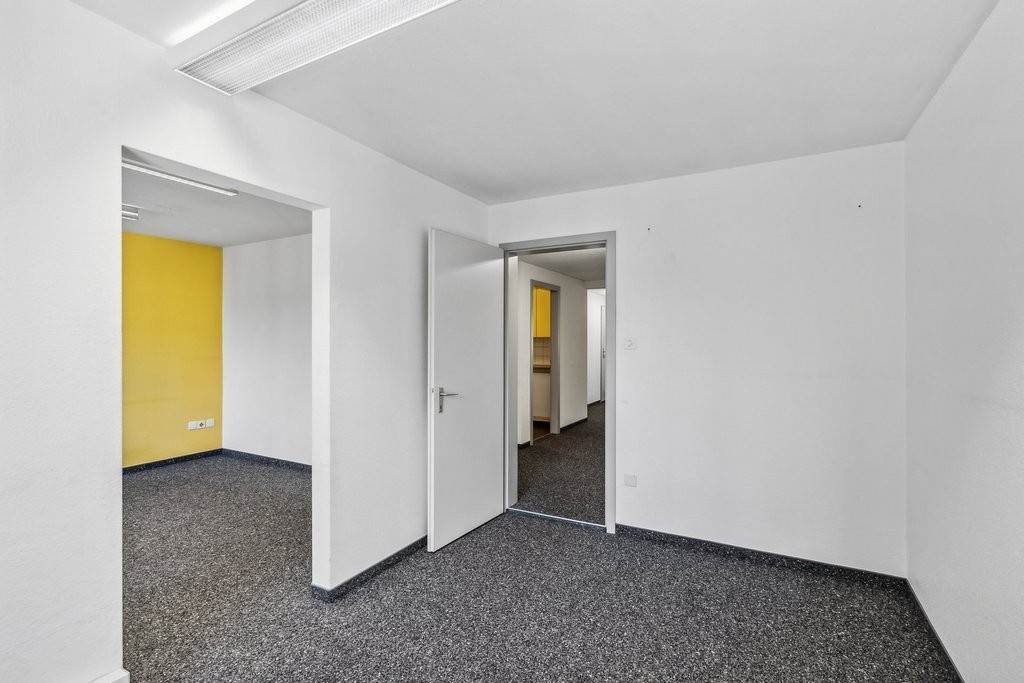111m² office