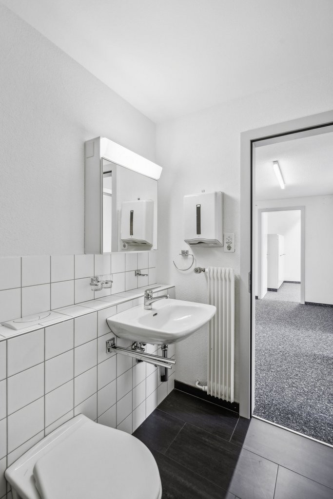 111m² office