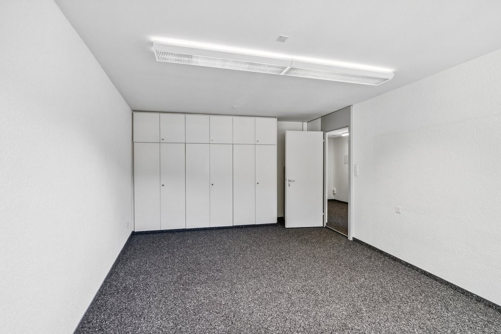 111m² office