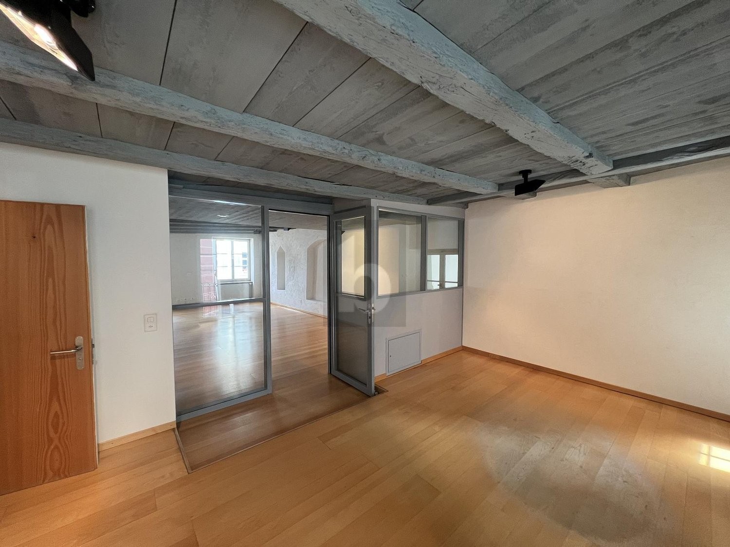 90m² office