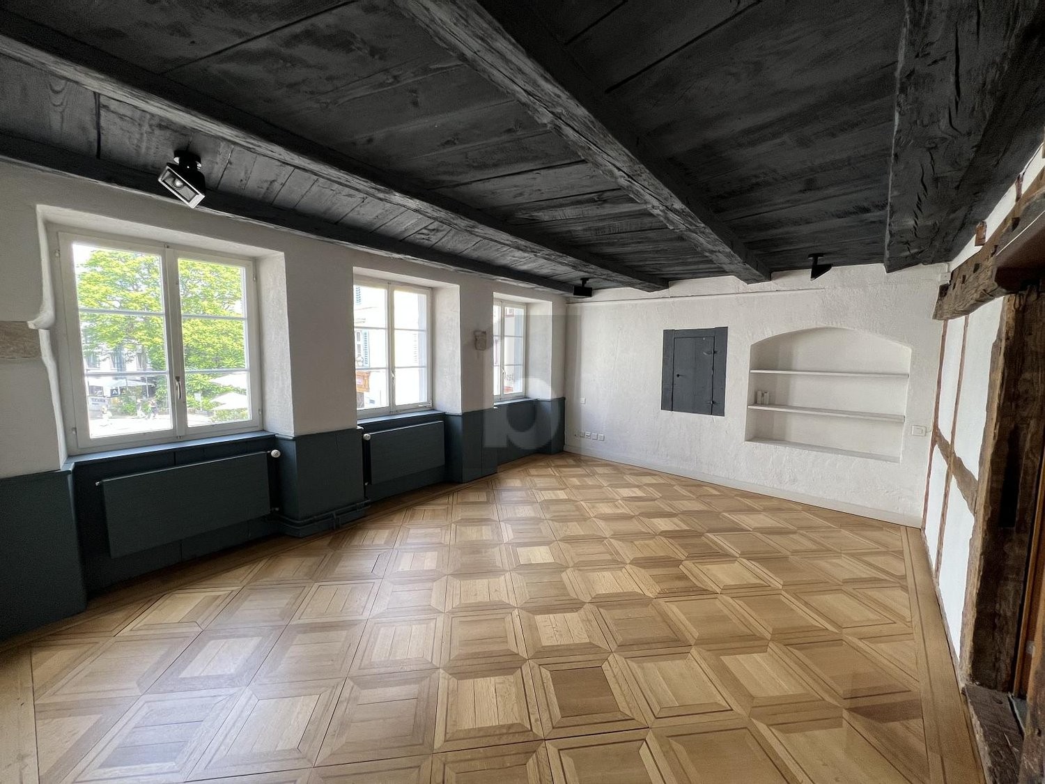 90m² office