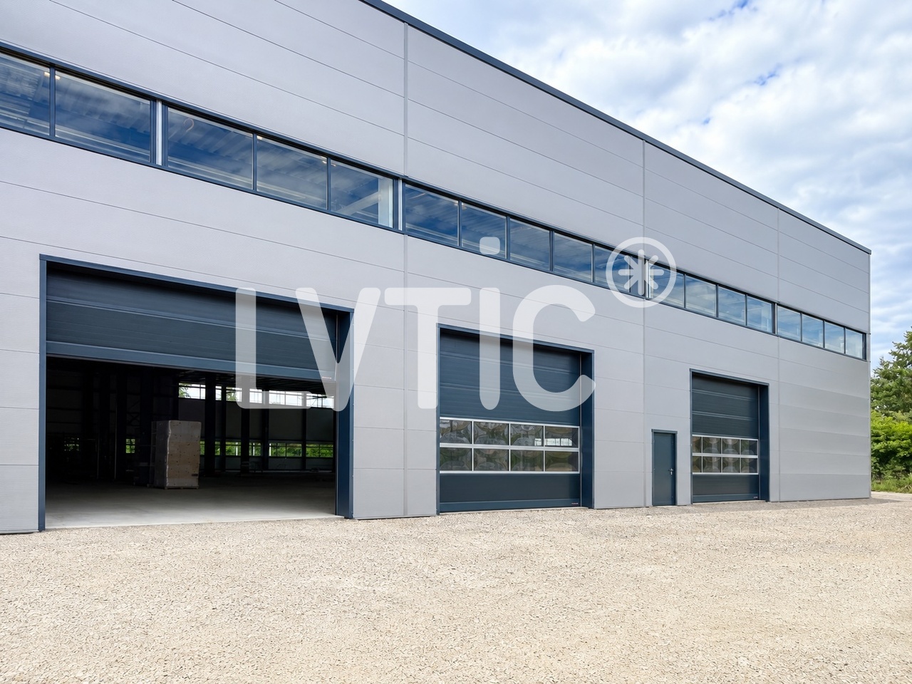 3200m² Industrieobjekt, Foto 2 von 9