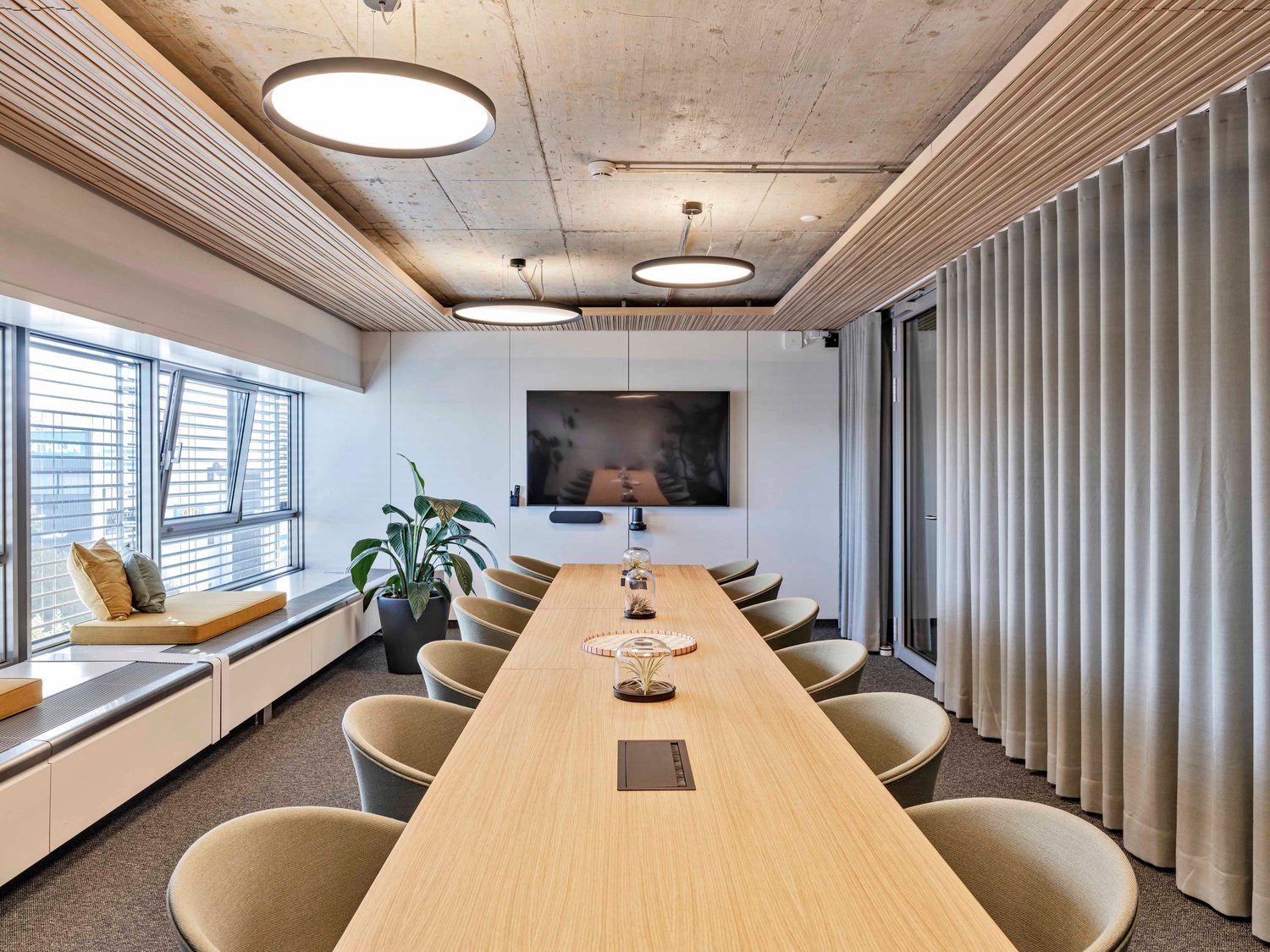 466m² office