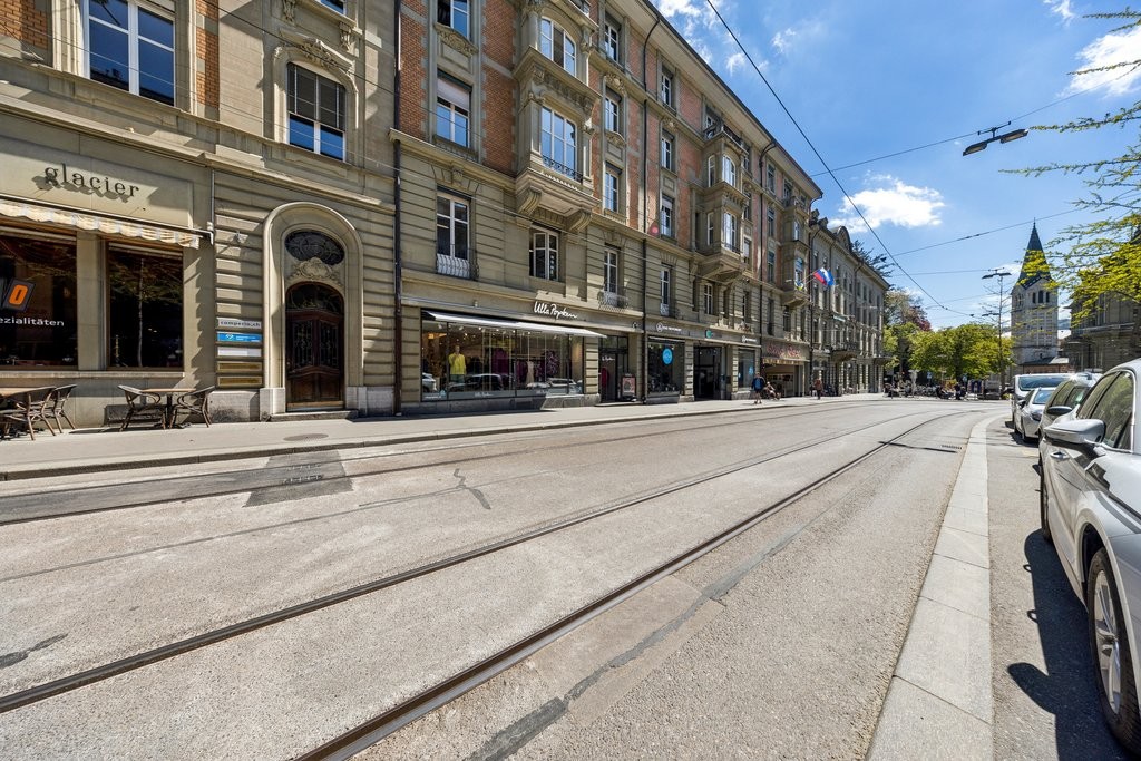 28m² shop
